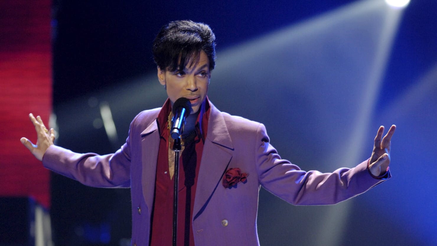 Prince’s Family is Suing