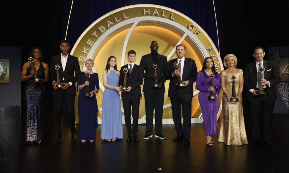 Kobe Bryant Inducted into Basketball Hall of Fame with Tim Duncan and Kevin Garnett